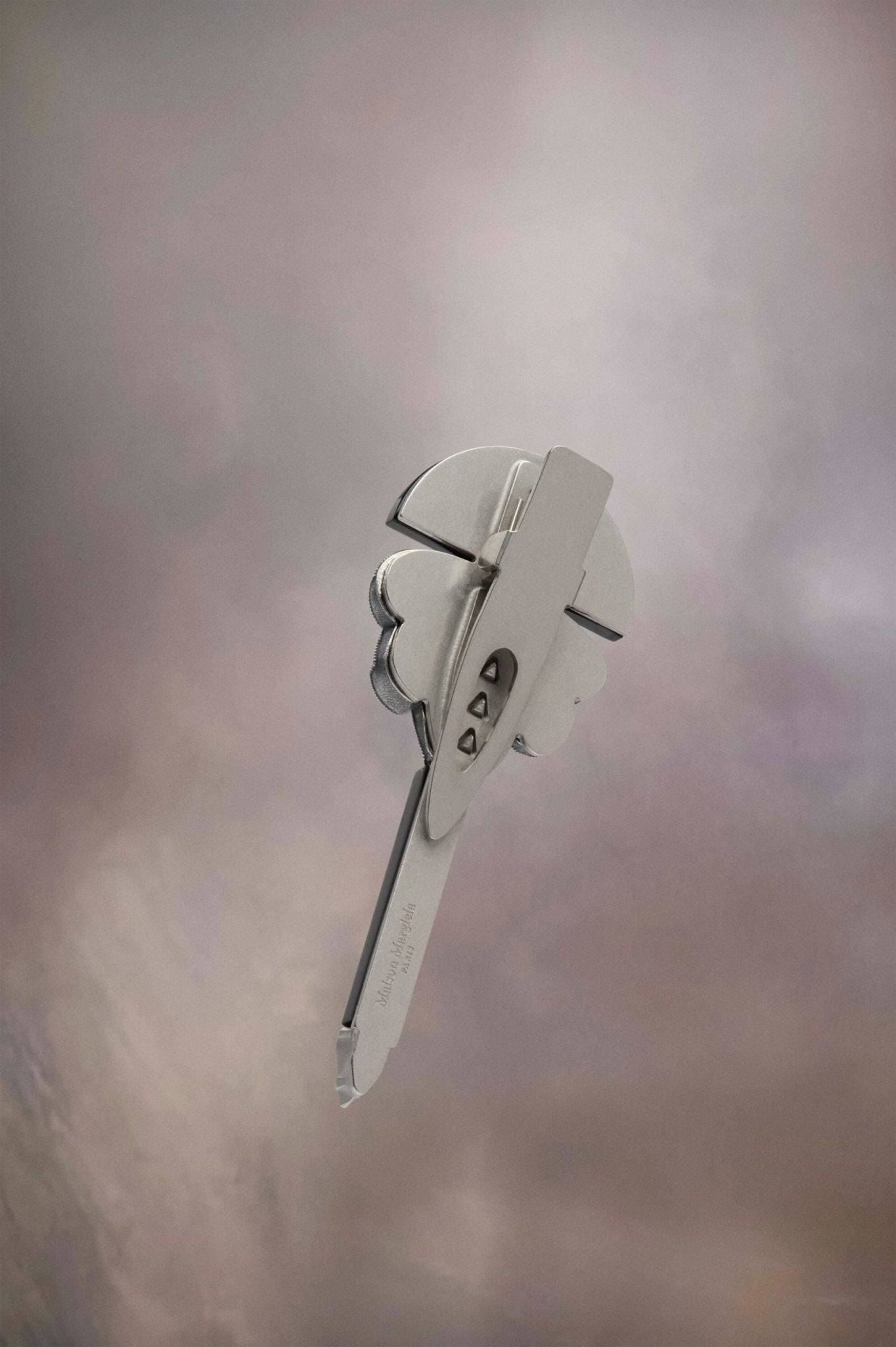 Black And White Fibres Broch - TIZZIL