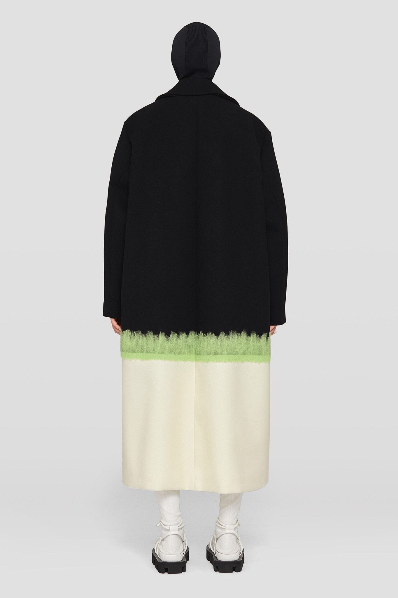 Black Fibres Coat - TIZZIL